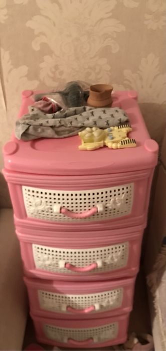 Шкафчик розовый 4 ячейки