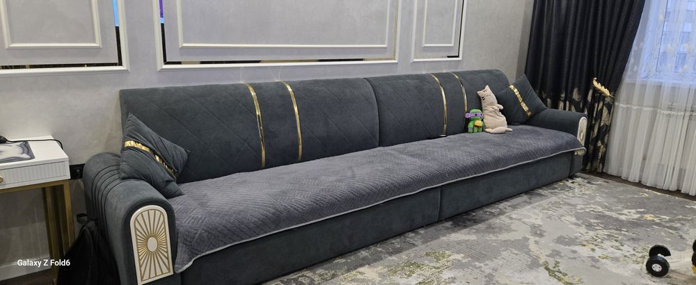 Диван 4 метра пользовались 1 год, в хорошем состоянии