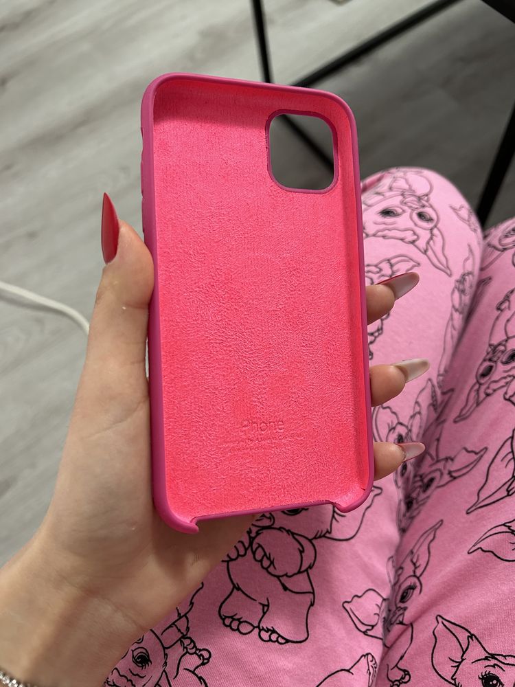 Vând 2 huse iphone 11, cea roz originală apple