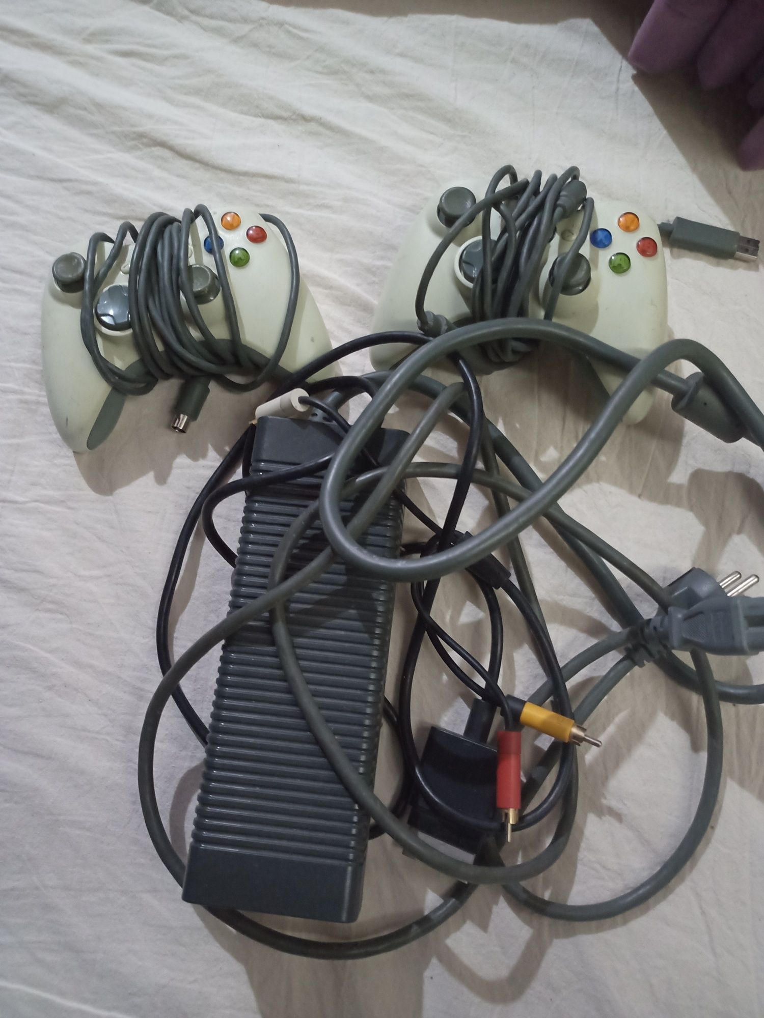 Продается джостики АV кабел для X box 360 fat