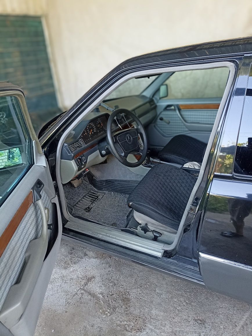 Mersades-benz w124