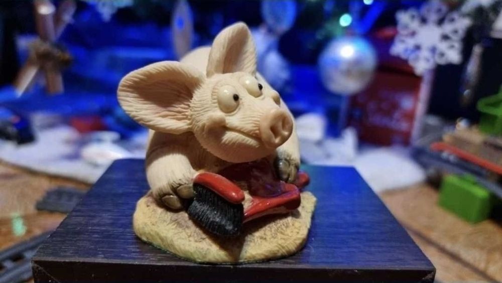 Statueta Piggin Housework by David Corbridge