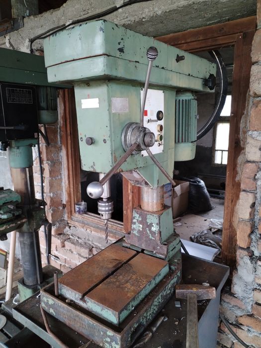 Настолна бормашина настолна