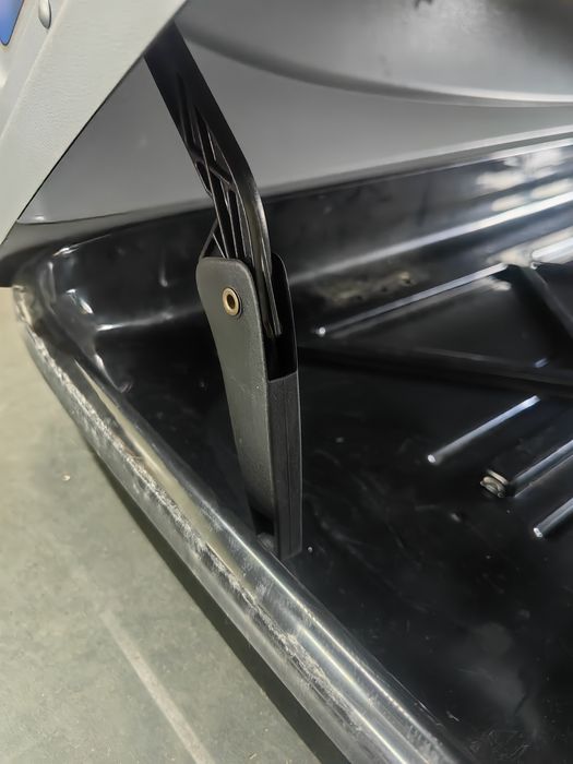 Продавам автобокс Thule Ocean 200