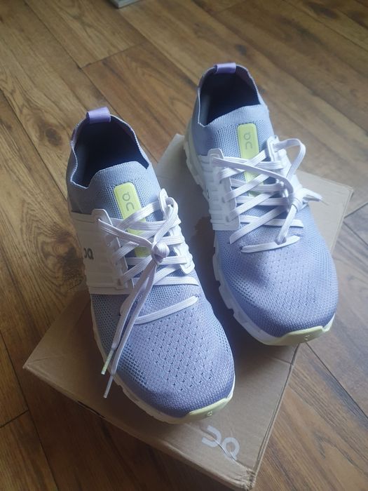 Vând adidasi ON Cloudswift