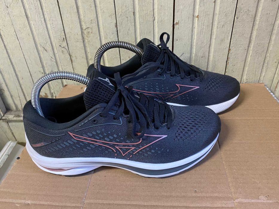 ''Mizuno Wave Rider 25''оригинални маратонки 38 номер