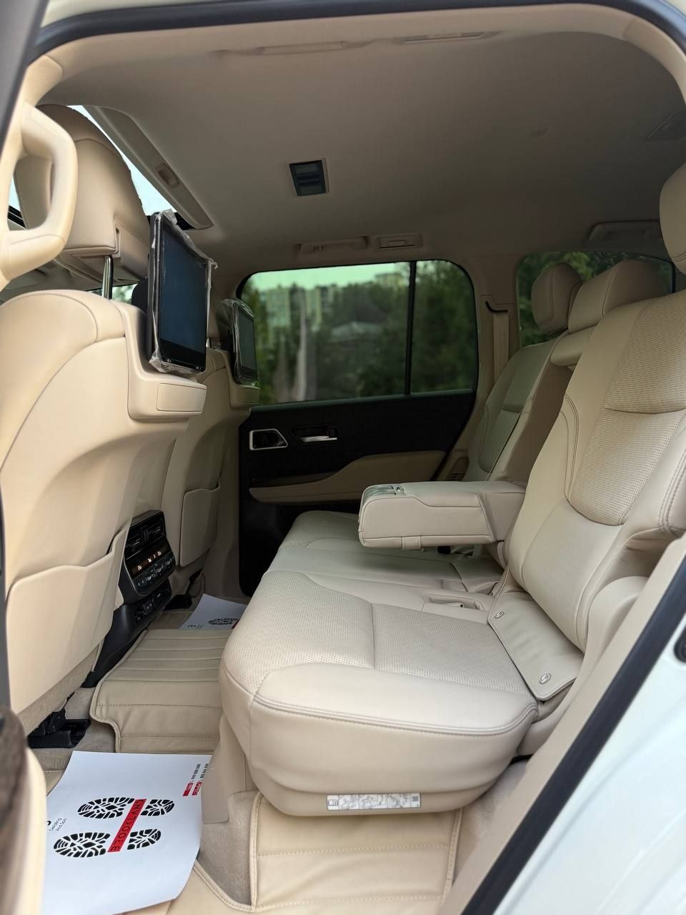 Toyota Land Cruiser 300 4л Насия. савдога. берилади.