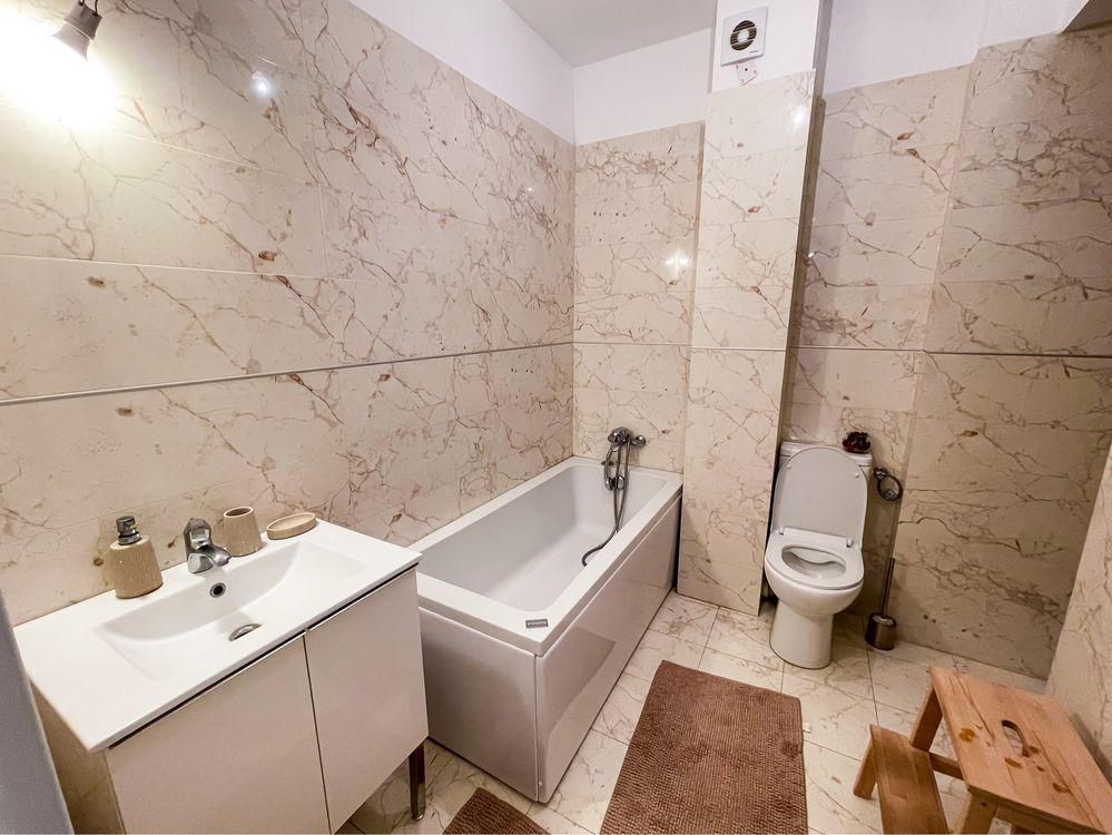 La cheie apartament 2 camere| parcare inclusa