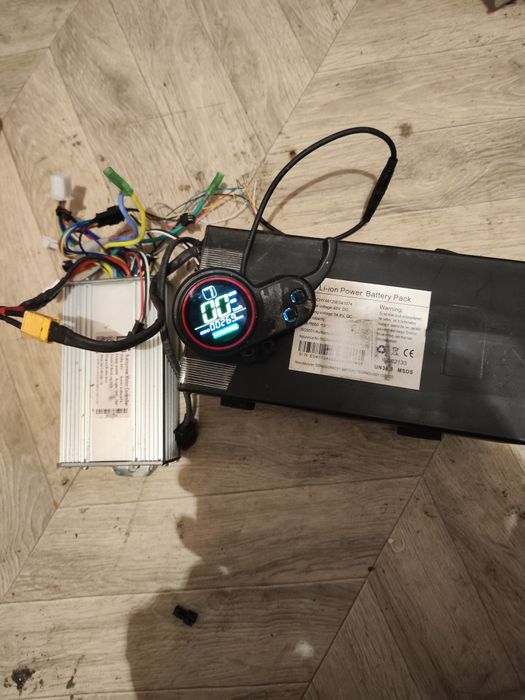 Vând baterie de trotineta kit