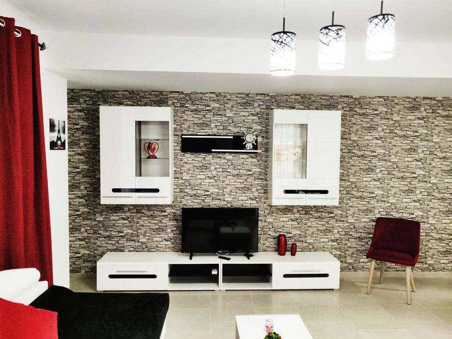 Apartament 2 cam de închiriat termen lung, inclusiv vara