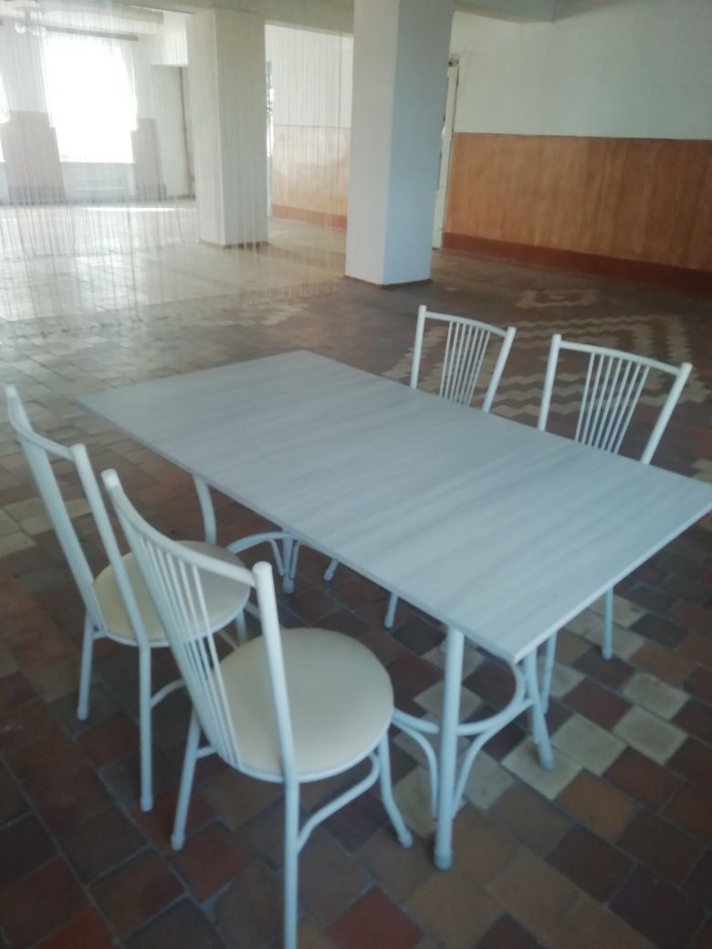 Комплект  стол и стулья