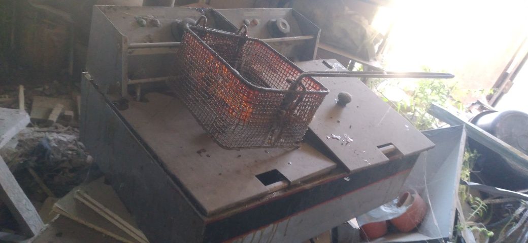 Toster .frutirnisa. gril apparat shashlik ustiga dimaxod qulquritadi