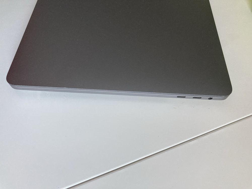 MacBook Pro Retina Touch Bar 13" 2020 2GHz i5 4-Core/32 RAM/512GB SSD