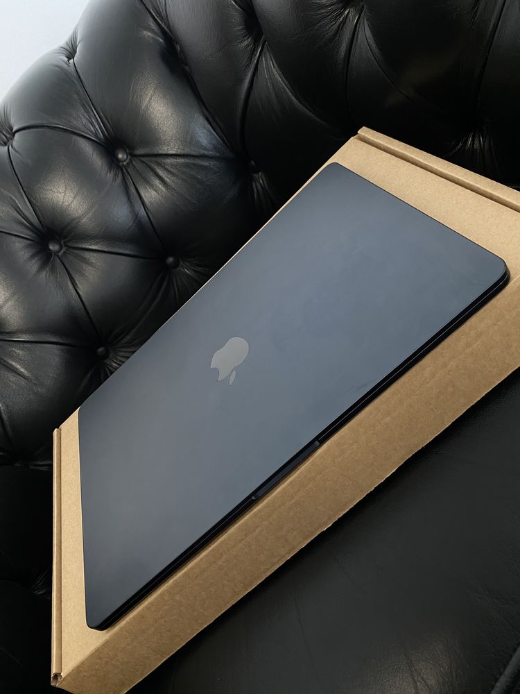 MacBook Air 15.3-inch/ M2 / 16 Gb RAM / 256 Gb / Midnight / Ca nou
