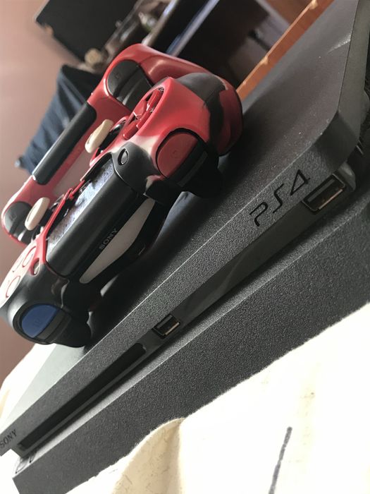 PlayStation4 slim bine întreținut