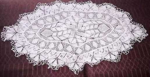 Fata de masa lucrata manual din dantela macrame