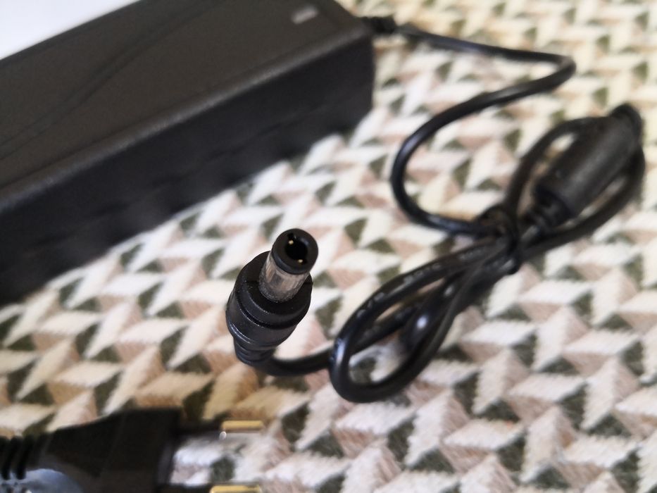Alimentator Incarcator adaptor 12 Volti 5 Amperi cu mufa 5 mm