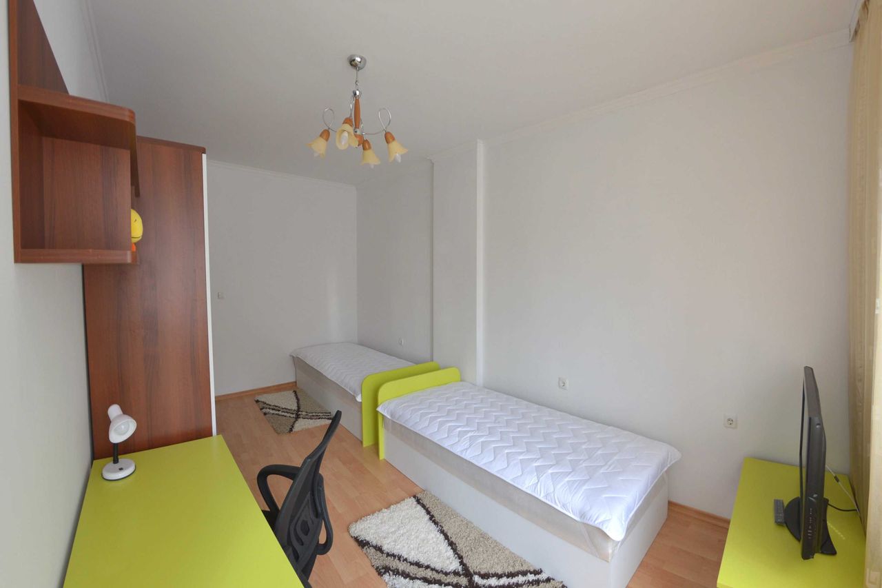 Дава се под наем Тристаен апартамент в Русе, Център - 103 кв.м за 561 € - Снимка #4