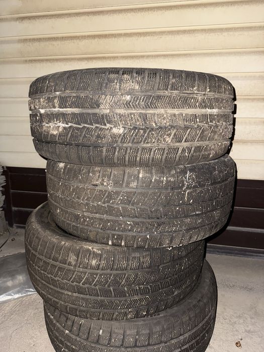 Продается шины 245/45/18 зимний шины  Hifly