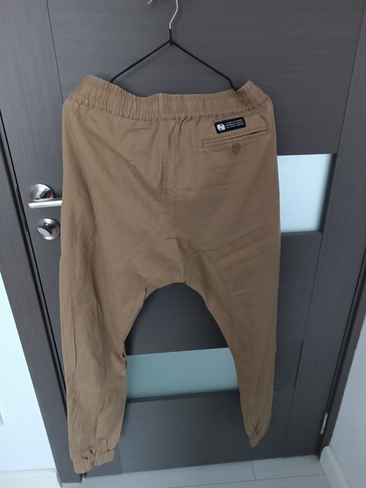 Pantaloni casual maro