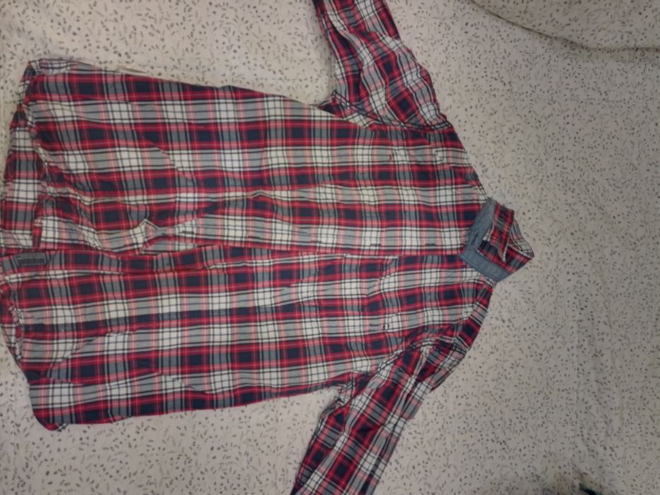 Ризи на различни марки и тениска на кенвело