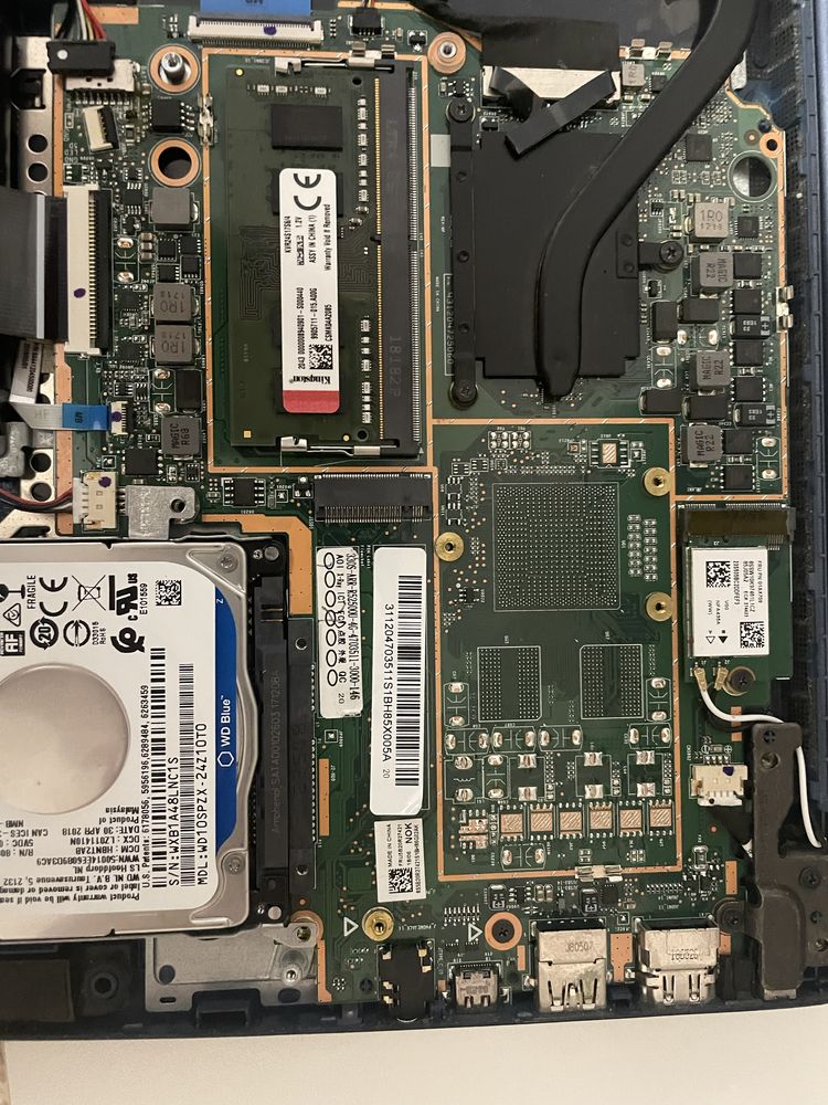 Lenovo IdeaPad 330s-15arr AMD Ryzen 5, placa de baza fisurata