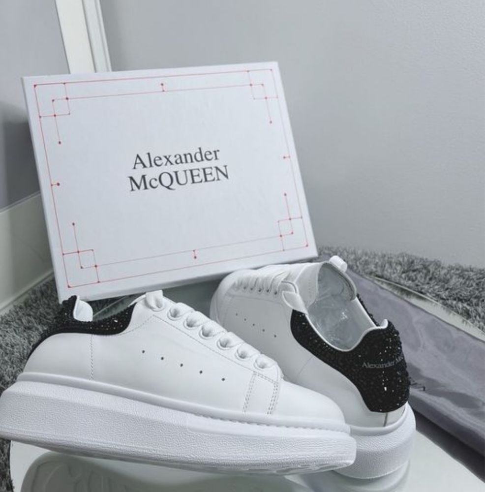 Adidasi Alexander Mcqueen Crystals albi negri cu pietricele piele