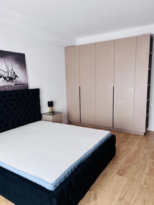 Inchiriez apartament 2 camere Cosmopolis.