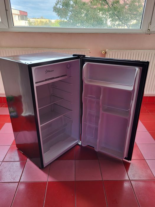 Frigider STARCREST Clasa E, Capacitate 91L, H 83 cm, Sticla Neagra