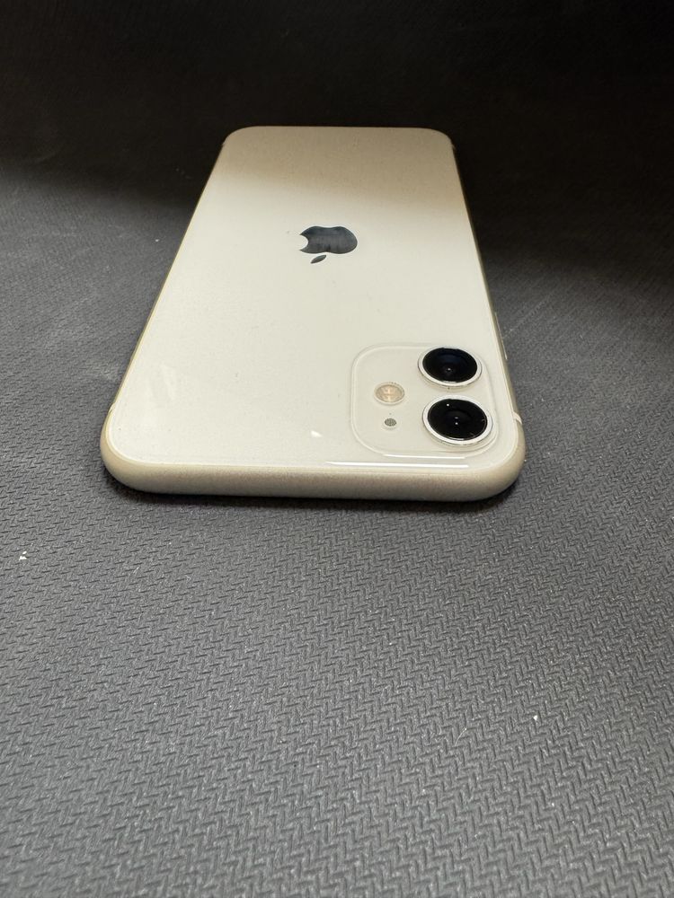 iPhone 11 128gb в отлично състояние