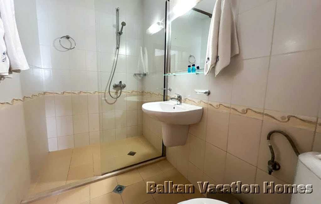 Продава се Тристаен апартамент в Каварна - 103 кв.м за 797 €/кв.м - Снимка #11