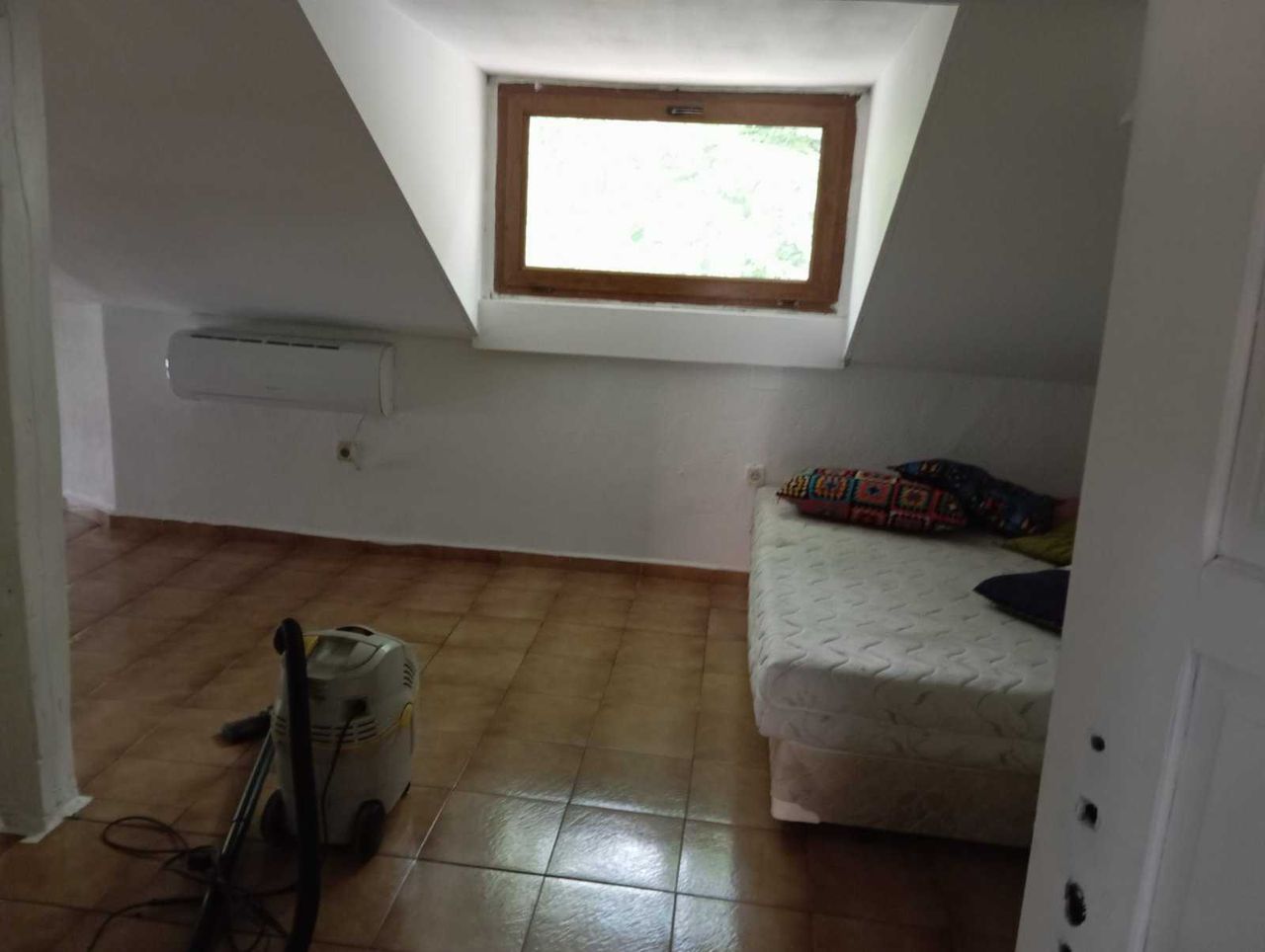 Дава се под наем Гараж / Паркомясто в Варна, Център - 20 кв.м за 612 € - Снимка #1