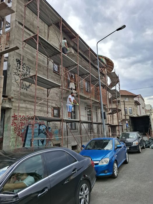 Închiriez schela și popii metalici