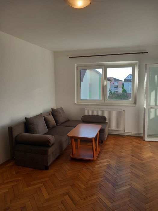 Inchiriez apartament
