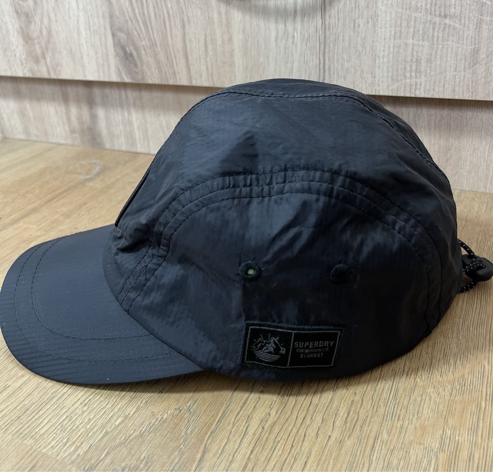 Von Dutch,Superdry,Levis шапки