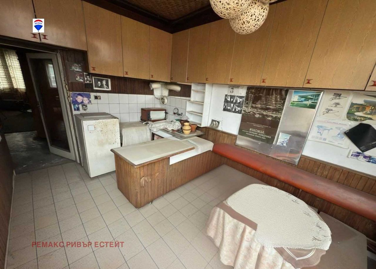 Дава се под наем Етаж от къща в Русе, Център - 121 кв.м за 510 € - Снимка #3