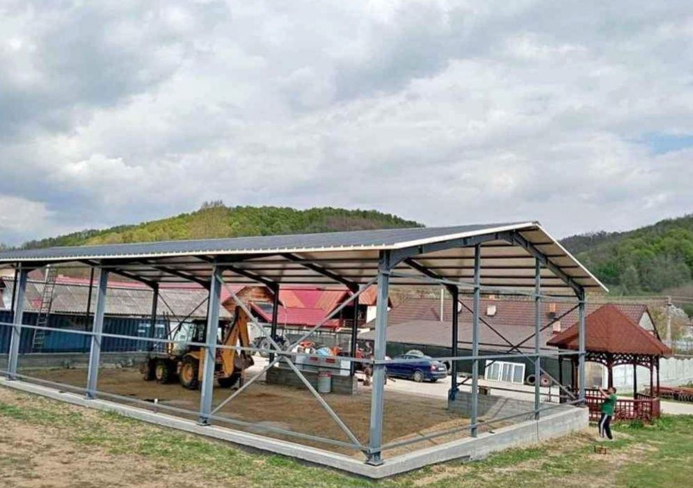 vând structură metalică opt deschiderea 25 lungimea din profil IPJ 160
