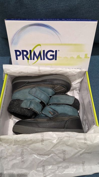 Продавам детски зимни ботушки Primigi