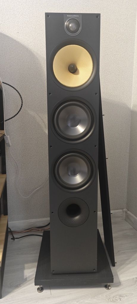 Bowers & Wilkins 683 S2