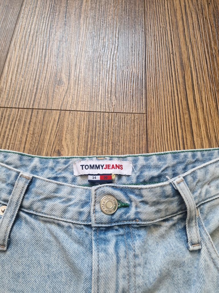 Страхотни дамски дънки moms fit TOMMY
HILFIGER, размер 34 / 32 , без з