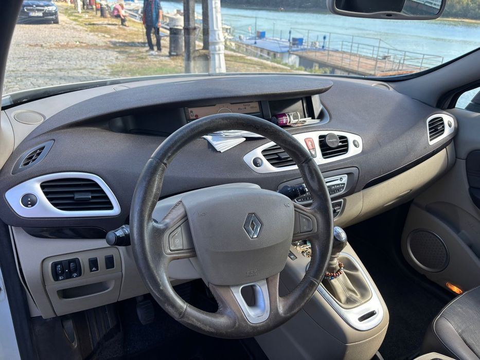 Renault Grand Scenic 1.9 dCi 131 cp