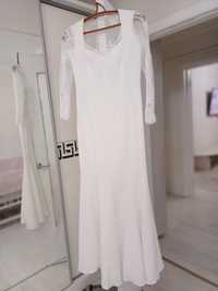 Продам платье белое размер 42-44