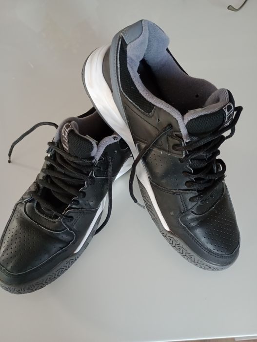 Vând adidași Artengo