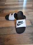 Papuci Nike alb negru