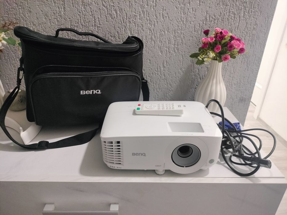 Vand Videoproiector BenQ MH560 FHD +geanta noua1920*1080, 3800 lumeni,