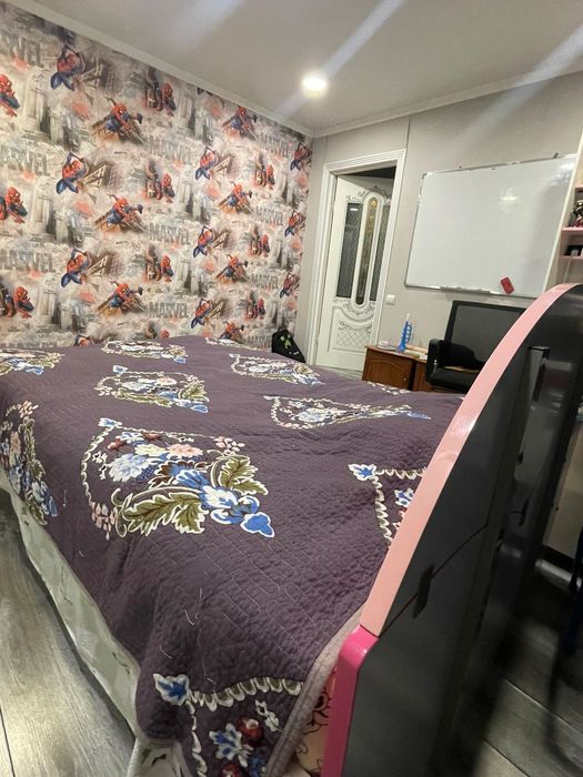 Продается кровать и комбинированной компьютерный стол