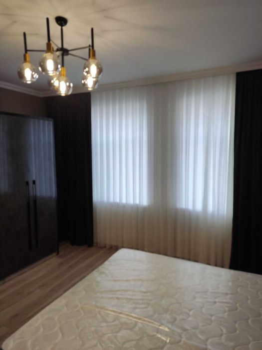 Евродом вдоль дороги,можно под отель