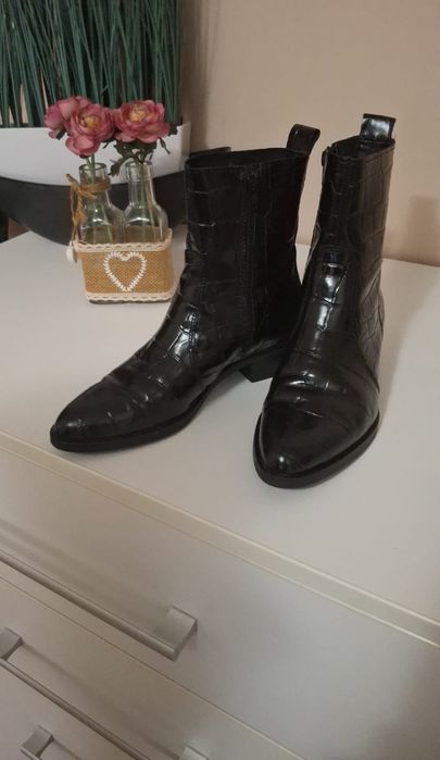 Ghete piele lacuita
