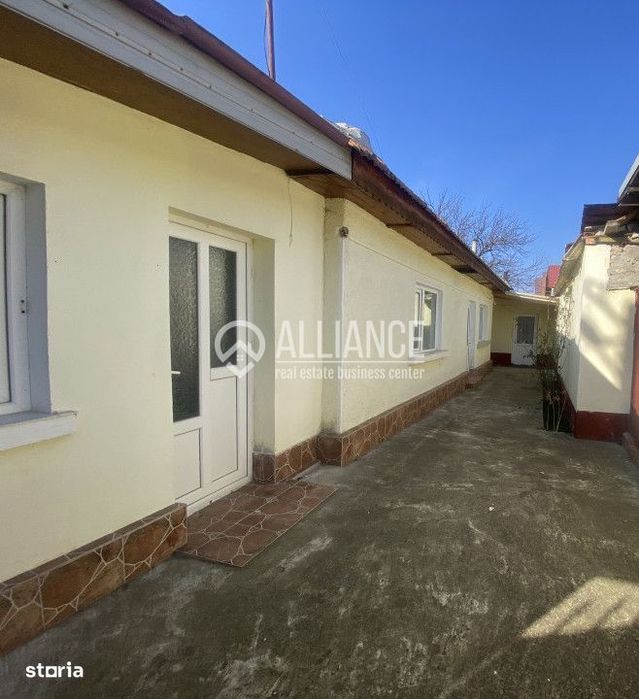 Murfatlar (COD 07)Casă bătrânească locuibilă cu teren de 300 mp