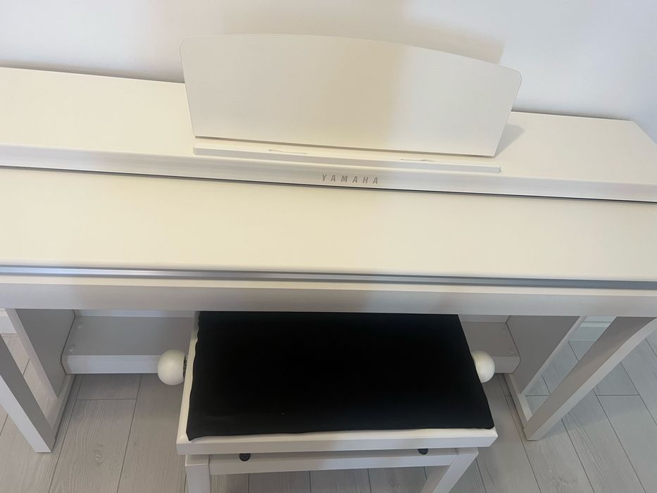 Pianina Yamaha CLP 725 white